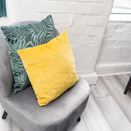 Apartment With & Super Fast Wifi- Ideal For Leisure Contractors Bradford (West Yorkshire)