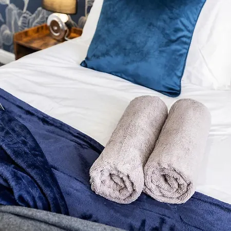 With & Super Fast Wifi- Ideal For Leisure Contractors * Bradford (West Yorkshire)