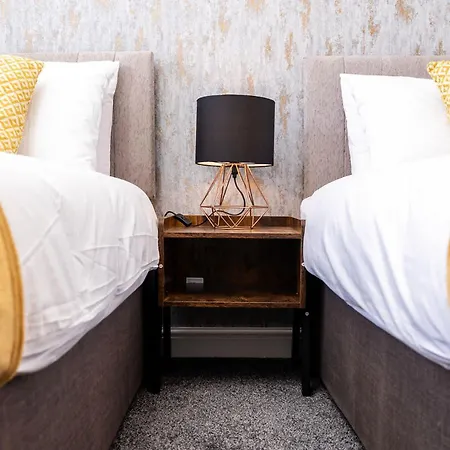 With & Super Fast Wifi- Ideal For Leisure Contractors Apartment