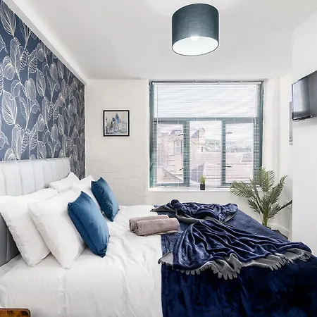 Modern 2 Bedroom In *