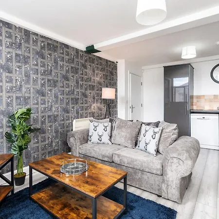With & Super Fast Wifi- Ideal For Leisure Contractors Apartment *