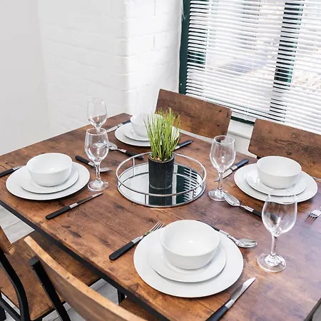 Apartment With & Super Fast Wifi- Ideal For Leisure Contractors Bradford (West Yorkshire)