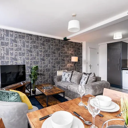 Apartment Modern 2 Bedroom In *